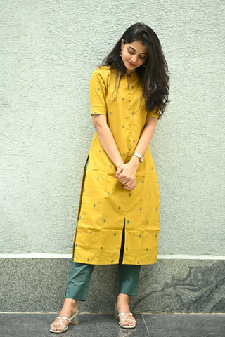Sunlit Charm Kurtaset