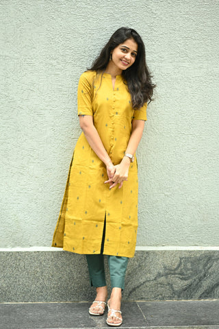 Sunlit Charm Kurtaset