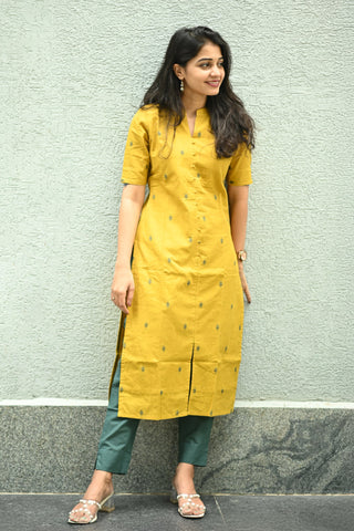 Sunlit Charm Kurtaset